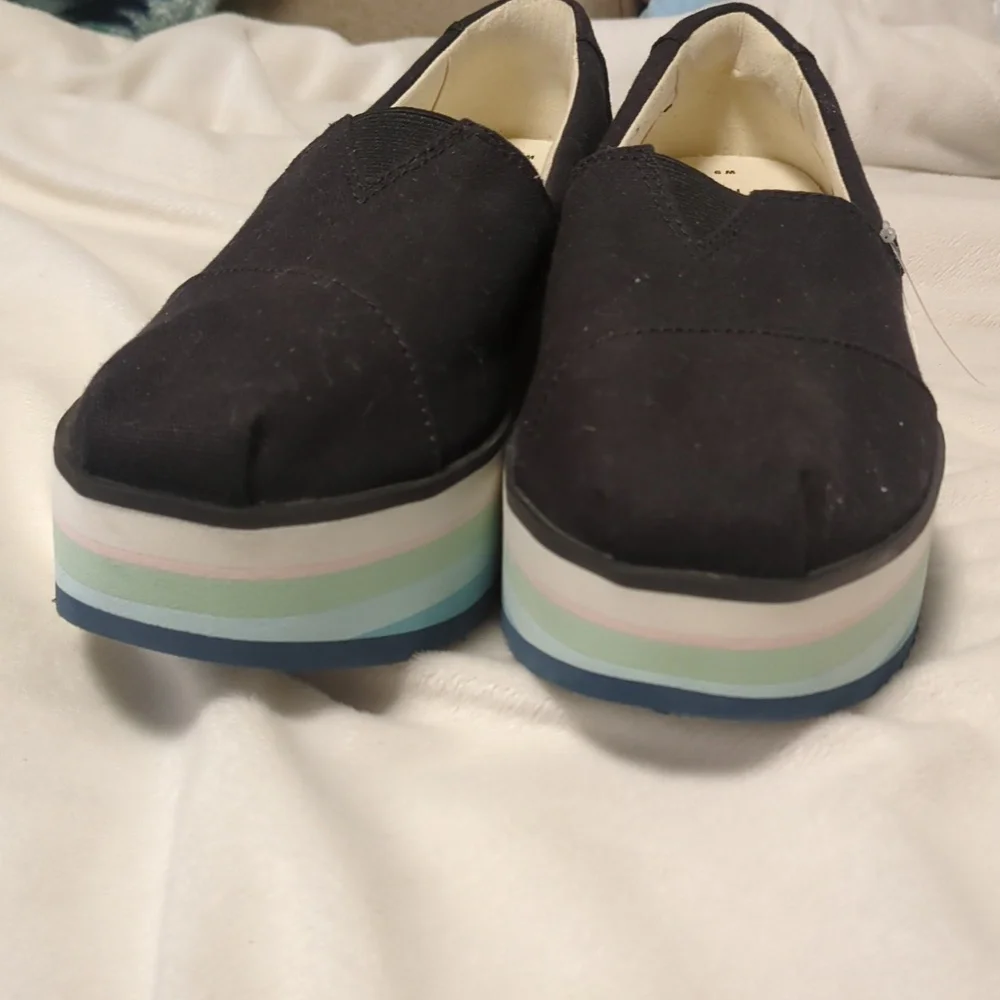 TOMS Alp Platform Sneakers NWOT 9 Black Canvas Pastel Rainbow Comfort Eco